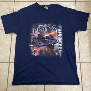 Gildan Graphic Tee! - EUC!